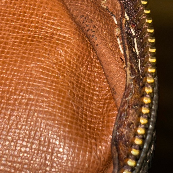 LOUIS VUITTON Monogram Marly
Dragonne GM Clutch Bag
Auth with COA - Picture 15 of 15